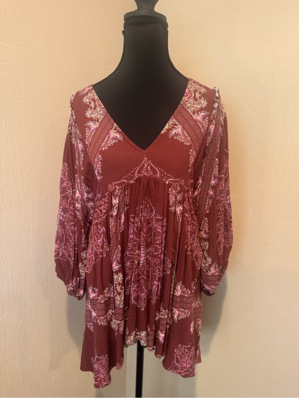 Free People Girl Talk Peasant Maroon Paisley V-Neck Boho Balloon Sleeve Tunic